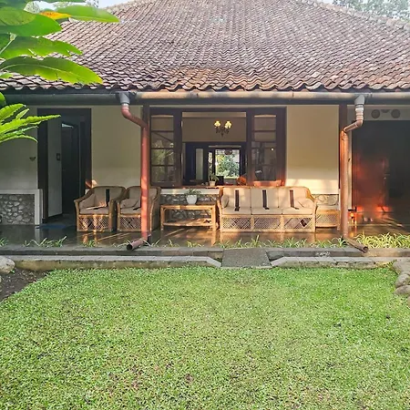 Urbanview Rumah Ebo Dago Bandung